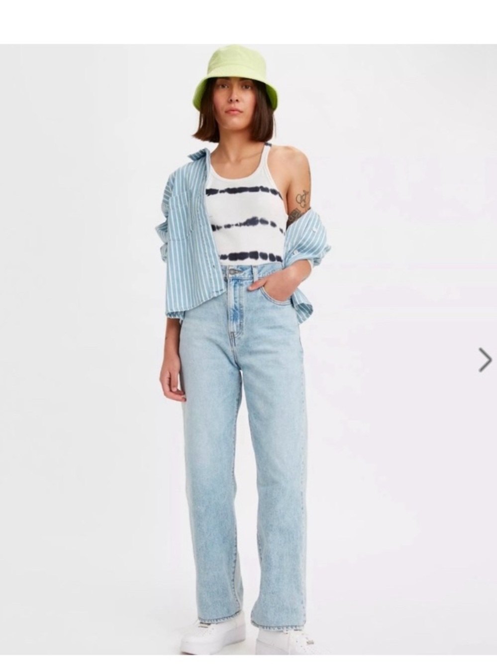 Womens Levi’s high waisted straight jeans light wash size 24